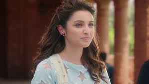 Parineeti Chopra Celebrity Style In Aate Jaate Golmaal Again 2017 From Aate Jaate Charmboard Made on a total budget of ₹69 crores including production and marketing costs. tops