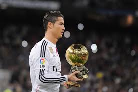 Cristiano ronaldo évidemment… après 2008, 2013 et 2014, cristiano ronaldo a remporté ce lundi le ballon d'or, récompensant le meilleur joueur du monde sur l'année civile. Cristiano Ronaldo Wins 2016 Ballon D Or Ahead Of Leo Messi Reports Managing Madrid