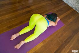 Busty amateur Bryci teases in yoga pants before blowing her instructor -  Todas las fotos