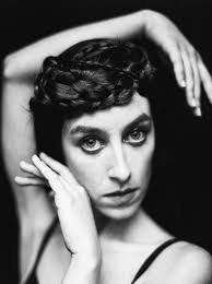 Un portrait de mariée inspiré par Man Ray, le mouvement et l'évolution