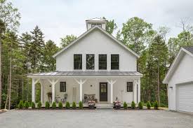 White farmhouse kitchens evoke rustic materials and charming settings, but the best ones blend a relaxed, country vibe with modern sensibilities. Classic Farmhouse Meets Cozy Cottage Marvin