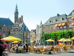 Ben je op zoek naar lekkere delicatessen voor bij de weekendborrel of juist naar specifieke, authentieke ingrediënten voor in dat heerlijke gerecht? Haarlem With Raw Herring Breath By Rick Steves