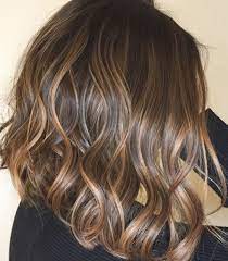 brown bob with strawberry blonde highlights hellbraune haarfarbe bob frisur hellbraunes haar