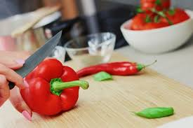 Resep salad sayur sehat dan bergizi dapat anda lihat pada video ini. Haruskah Selalu Tambahkan Paprika Dalam Semangkuk Salad Antara News