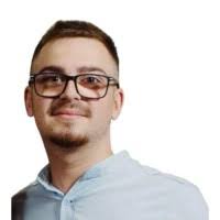 700+ profiluri „George”