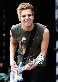 Find something that makes you happy and don't. twitter post from oct 31, 2014. On Twitter Luke Hemmings On Stage 2014 2015 2016 2017 Shoook