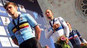 Blessé sur la vuelta, guillaume. Ej8gwbyhwsxrmm