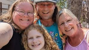 Carmen Malik's Instagram, Twitter & Facebook