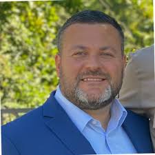 I have officially finished 3 months of technical, clinical, and sales  training at Intuitive! A huge thank you to all of the trainers, teammates  and CAST mates who have shared their expertise