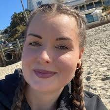 Danielle Roper's Instagram, Twitter & Facebook