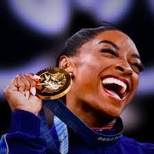 Andrea Mouzon's Instagram, Twitter & Facebook