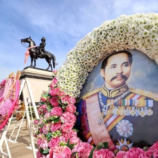 Як у Таїланді відзначають День пам’яті короля