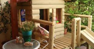 Las casas de madera, vienen totalmente prefabricadas y en kit para su montaje. Casas Infantiles Madera Segunda Mano Buscar Con Google Tree House Outdoor Structures Gazebo