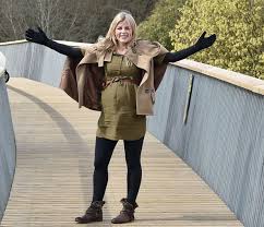 I don't have twitter or instagram and anything that's programme specific is dealt with by the producers.unless there's anything, in particular, i need to be pulled up on. Ellie Harrison Kept Baby News Quiet Backstage At Countryfile I Wanted To Do Fun Stories Hotcelebon Com