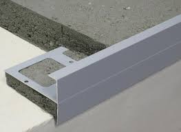 Gefalle am balkon herstellen anleitung tipps diybook de. Ein Abschlussprofil Mit Drei Funktionen Fur Balkone Terrassen Rampen