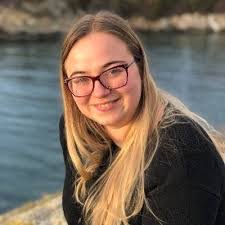 Amanda Belanger's Instagram, Twitter & Facebook