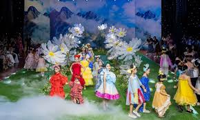 Vietnam Kids Fashion Week 2023: Show diễn thời trang trẻ em uy tín và nổi  tiếng bậc nhất Việt Nam | Báo Pháp luật Việt Nam điện tử