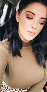 I felt really pretty in this green gown last night for the  @infolist_jeffgund red carpet holiday party 🎄🎅 See more photos & videos  from this set + other exclusive content at passes.com/erin_micklow