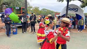Grupo A Rua &eacute; o Palco leva cultura e emo&ccedil;&atilde;o ao principal dia do 43&ordm; FIPe - Prefeitura Municipal de C&aacute;ceres