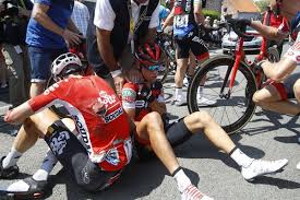 Froome chute deux fois en moins de 10 secondes. Tour De France 9e Etape Chute Et Abandon De Richie Porte A Arras