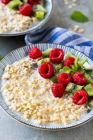 Vanilla cinnamon roll protein overnight oats. Easy High Protein Overnight Oats Recipe Healthy Fitness Meals