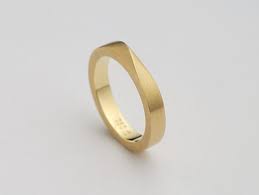 Mens Wedding Mobius Ring Band Twist Gold Band 18k Gold Etsy Mens Wedding Rings Classic Wedding Rings Mens Wedding Bands