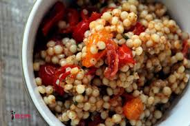 Deze zijn gemaakt op basis van maïs in plaats van op basis van tarwe, maar hebben wel dezelfde structuur. Le Couscous Israelien Un Top De Recettes A Essayer Je Suis Une Maman Recipes Healthy Recipes Food