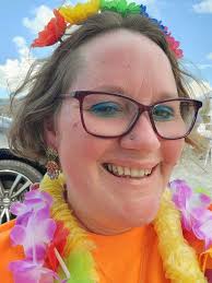 Aldi pineapple earrings for island concert tailgating