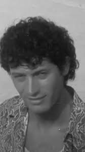 Estate 84"...amica mia, in questa foto (ti piaceva assai)mi dicevi che  avevo una somiglianza con Massimo Troisi....e questo è un mio ricordo per  lei che da maggio non c'è più..😢...🎧..ora che puoi