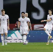 Von seinen kollegen im torwirbel der spanier allein gelassen: Nations League Deutschland Blamiert Sich In Spanien Bis Auf Die Knochen Welt