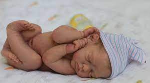 Wipe the doll's legs, arms, face, and midsection, and pay attention to crevices and the fingers as they accumulate much dirt and dust. How Do You Give Your Reborn Baby A Bath World Reborn Doll