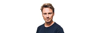 Dries roelvink is geschrokken dat zijn zoon dave de afgelopen weekenden de rellen op het museumplein heeft gefilmd. Laat Het Tot U Doordringen Voordat U Binnenkort In Het Stemhokje Staat Wie Vvd Stemt Oogst Dave Roelvink De Volkskrant