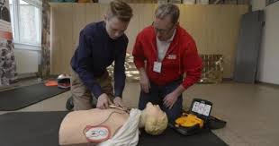Mehr Kunstblut Weniger Theorie Dauer Der Erste Hilfe Lehrgange In Gottingen Wird Verkurzt Erste Hilfe Kunstblut