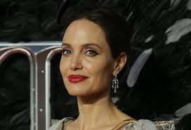 Angelina jolie sudah lama sekali tidak menampakkan dirinya di layar perak. Curhat Angelina Jolie Pulihkan Kondisi Keluarga Usai Cerai