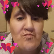 Chris new gf. Some fans feel she resembles Selena.