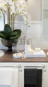 Wie Sehen Die Tucher In Verschiedener Farben Am Hintergrund Der Badfliesen Badezimmer Dekor Badezimmer Badezimmer Innenausstattung