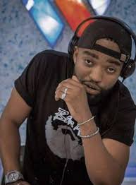 JONIJO MTANGAZAJI MAHARUFU KUTOKEA HAPA TANZANIA AMEMKUMBUKA DIAMOND  PLATNUMZ🇹🇿 Dah masikini anatia adi uhuruma Sana wauni sio watu wazuri🙄  haya yukwapi🤔🤔haskiki tena maskini ya munguu hakuna cha baba akoo wala  mama akee