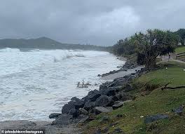 Byron bay town, belongil beach, wategos beach, suffolk park & hinterland & villages. Australia S Byron Bay Beach Disappears In Extreme Storm Daily Mail Online