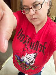 Me and my twin sister think alike 💫🫶🏼 we FaceTime each other and wearing  our Bunnie Xo shirts & Jelly Roll bringing in the New Year🎆🫶🏼🍾🫶🏼🤍💫  Happy New Year Jelly Roll &