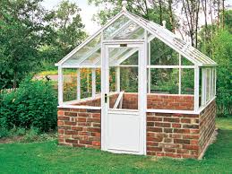 Serre De Jardin Comment Fabriquer Une Serre De Jardin Facilement En 2020 Serre Jardin Fabriquer Une Serre Maison Verte