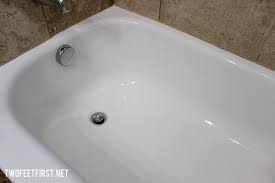 easy way to clean a bathtub