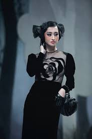 Maybe you would like to learn more about one of these? Vietnam Runway Fashion Week 2020 Chá»‹ Ä'áº¡i Ha Anh Minh Triá»‡u Lan Khue Tháº§n Thai Tren San Catwalk