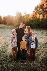 Outdoor Family Session Outfits For Family Session Golden Hour Posing Families With Older Child Fall Family Pictures Fall Family Portraits Fall Family Photos