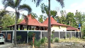 123m2/ 140m2 3 kamar tidur 3 kamar mandi 1 ruang tamu 1 dapur & ruang makan 1 ruang keluarga 1 kamar pembantu 1 kamar mandi 1 ruang cuci jemur pakaian 1 carport listrik 2200 watt anti banjir lokasi strategis : Dijual Rumah Joglo Di Prambanan Harga Murah Idrumah