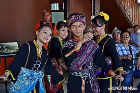 Mereka biasanya tinggal di daerah tenom, pensiangan dan keningau. Dusun People Wikipedia