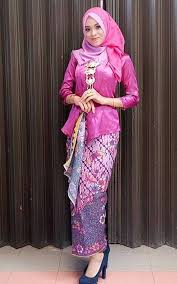 Berikut beberapa rekomendasi kebaya dan batik kasual buat kamu yang koleksi pakaiannya udah nggak fit lagi di badan atau mungkin. Kebaya Untuk Hari Kartini Lengkap Dengan Tutorial Make Up Dan Model Hijab Hijab An