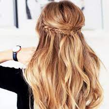 Whether you are looking for a christmas hairstyle for a school party, an evening of caroling, an ugly sweater party, or your annual family christmas party, there is a hairstyle here that you're going to love. 50 Jolly Christmas Hairstyles Fit For All Parties Hair Motive