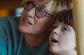 L'Attachement”, de Carine Tardieu : une chronique de la reconstruction  affective d'une délicatesse inouïe