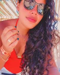 Congelar momentos e vivê-los. 📸, Porque os melhores dias são aqueles em  que o tempo parece desacelerar… Família, sol, piscina e os detalhes desse  lugar que já virei fã! 🏝️💙☀️