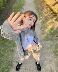 ป กพ นโดย antonella villordo ใน ulzzangs ท าโพสนางแบบ ภาพผ หญ ง ช ด